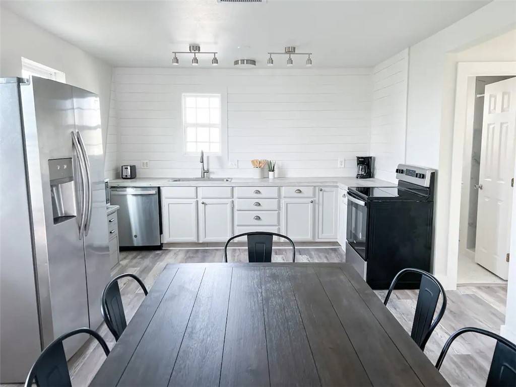 Port Aransas, TX 78373,1509 S 11th ST