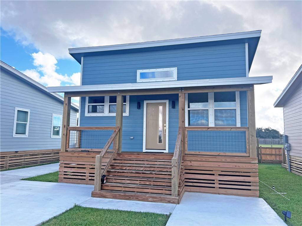 110 Landry CIR, Rockport, TX 78382