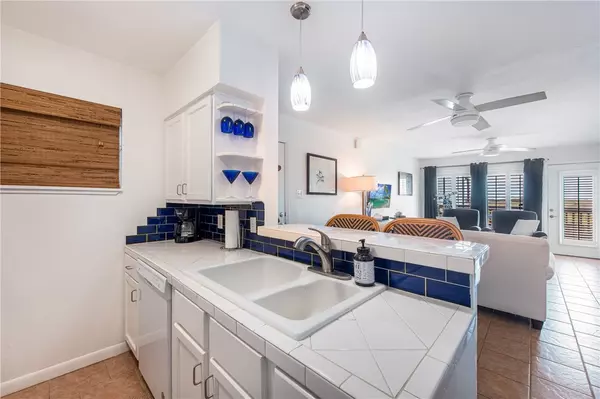 Port Aransas, TX 78373,1319 S 11th ST #104