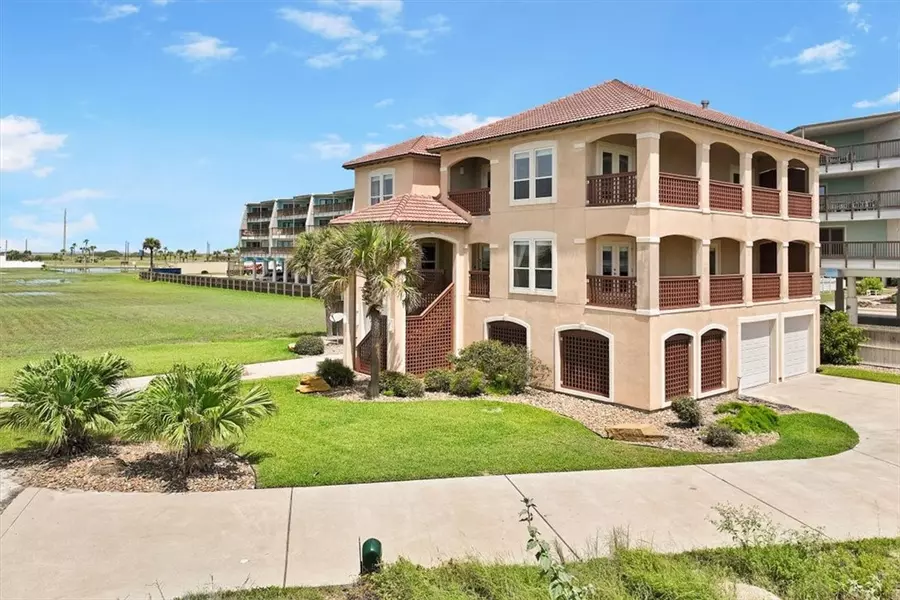 110 Mariners DR, Port Aransas, TX 78373