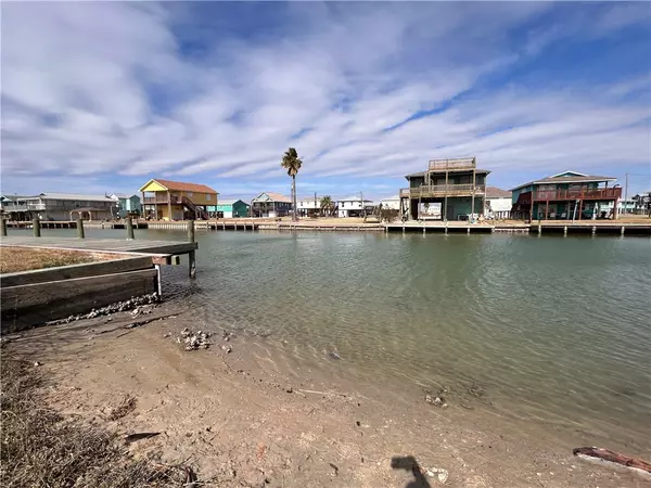 Rockport, TX 78382,445 Palmetto Point