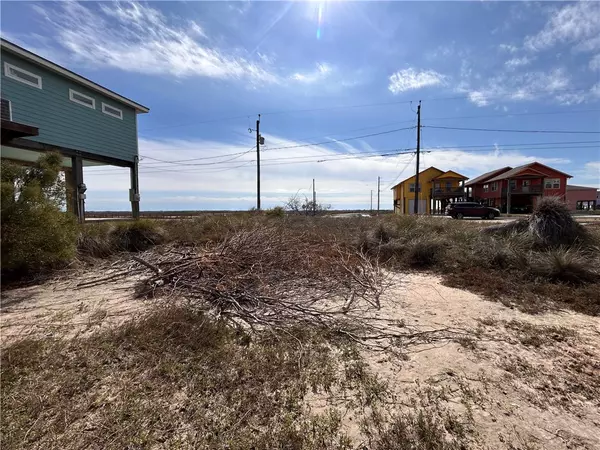 Rockport, TX 78382,445 Palmetto Point