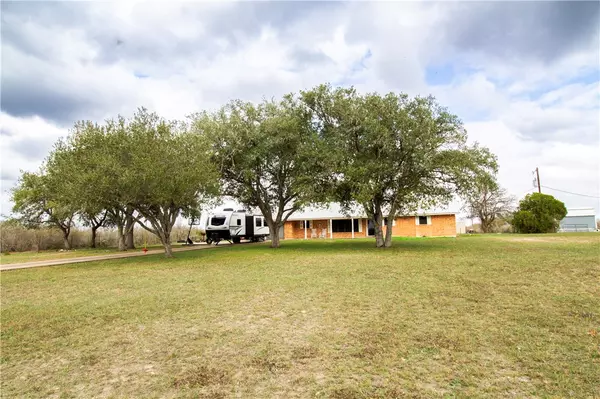 Beeville, TX 78102,5956 Chaparral Trail