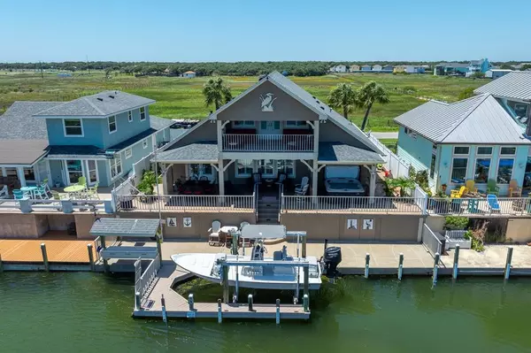 316 Lands End ST, Rockport, TX 78382