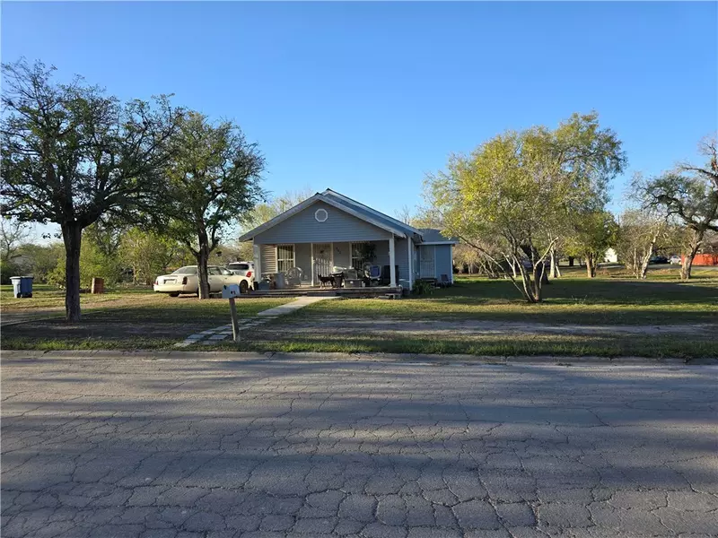 902 Burleson ST, George West, TX 78022