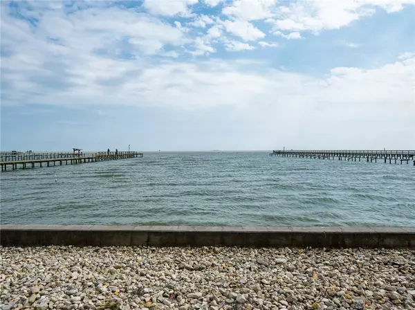 Rockport, TX 78382,2701 Shell Ridge RD