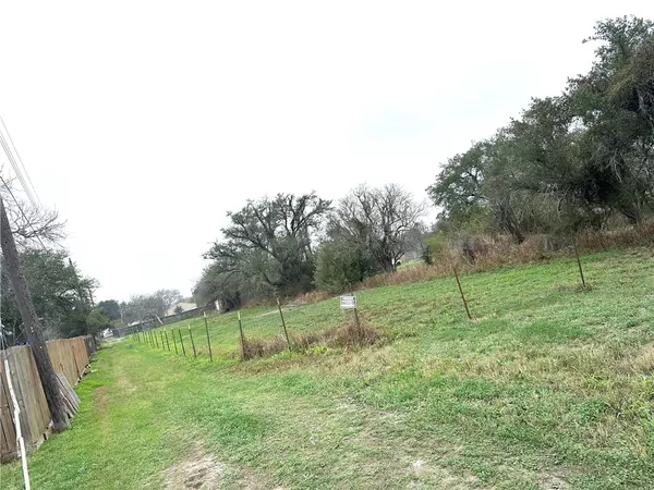 Sinton, TX 78387,800 Gordon
