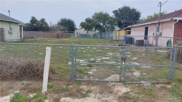 2033 Orange ST, Corpus Christi, TX 78418