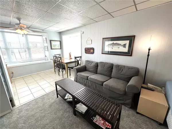 Port Aransas, TX 78373,700 Island Retreat #20