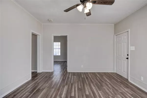 Robstown, TX 78380,106 W Avenue E