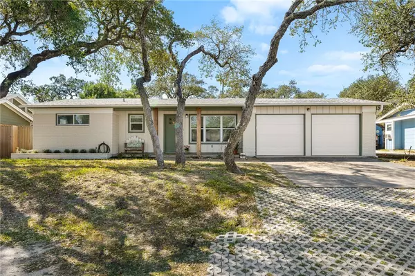 1907 Cochran Ln, Rockport, TX 78382