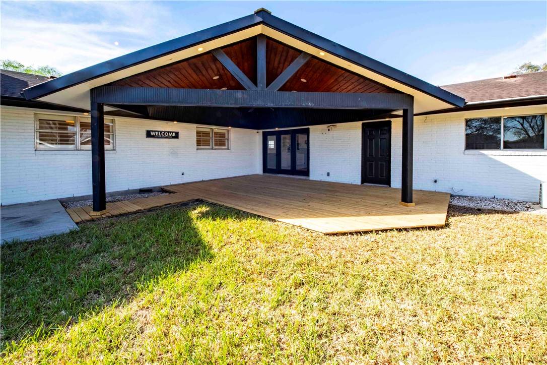 Bishop, TX 78343,1111 N Hackberry ST