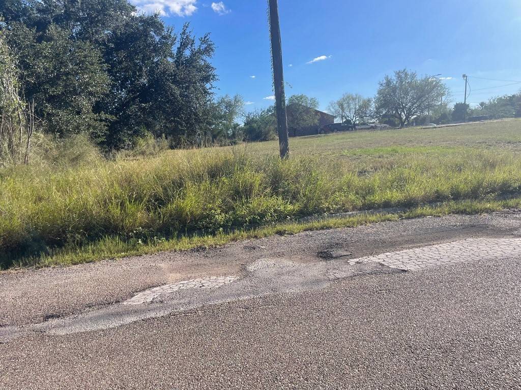 Hebbronville, TX 78361,104 E Draper ST
