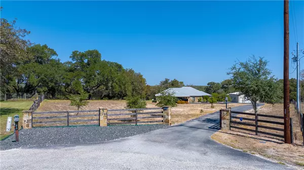 Floresville, TX 78114,128 Emerald DR