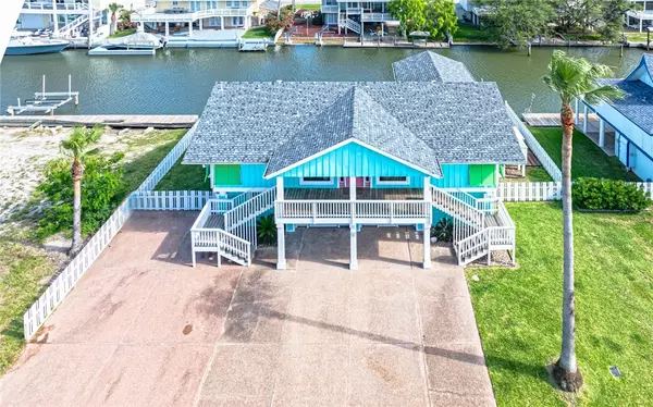 22 Whooping Crane LN, Rockport, TX 78382
