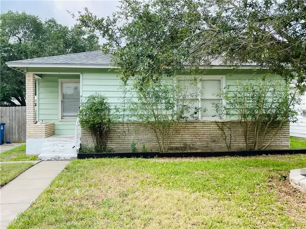 912 E Fulton ST, Sinton, TX 78387