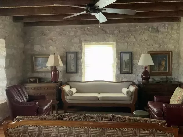 Fredericksburg, TX 78624,118 Danos