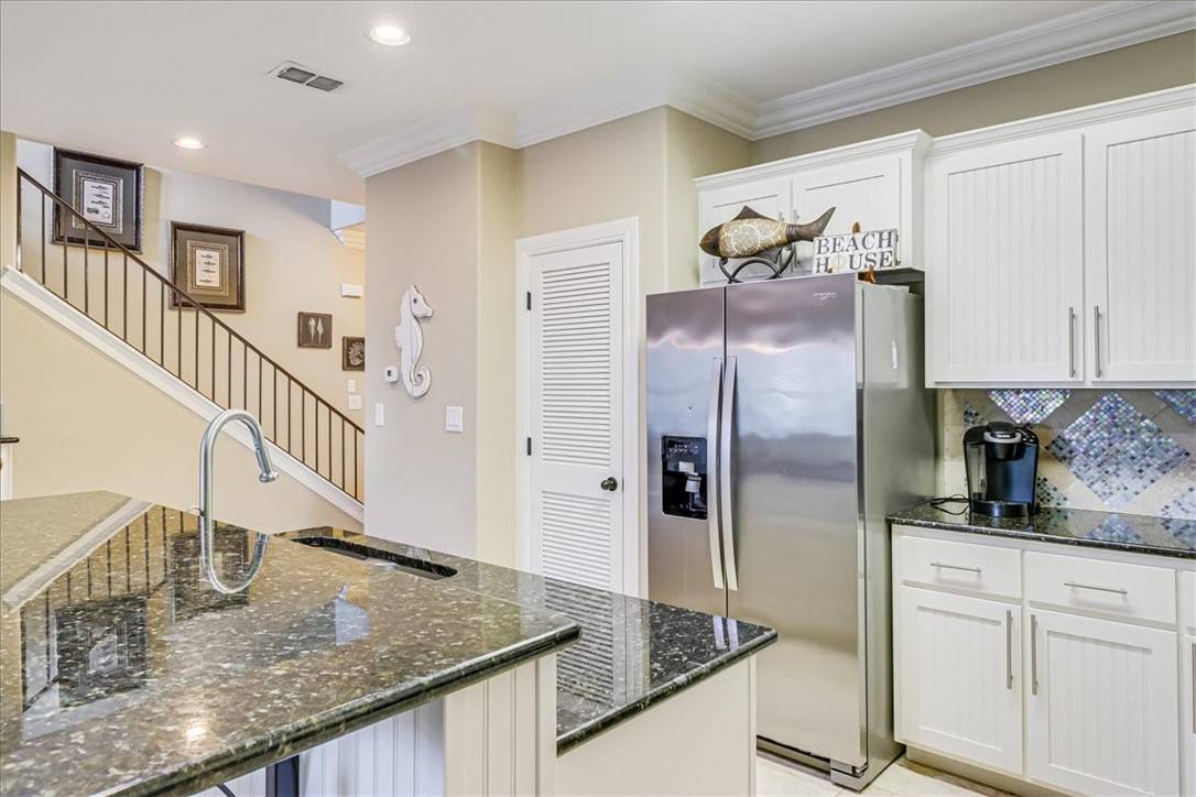 Port Aransas, TX 78373,247 W Roberts Ave AVE #5