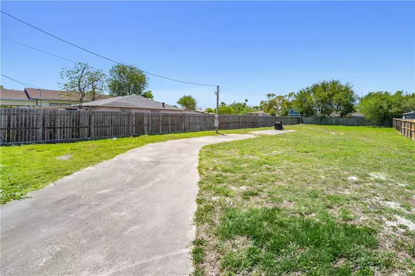Corpus Christi, TX 78418,517 Scotland DR