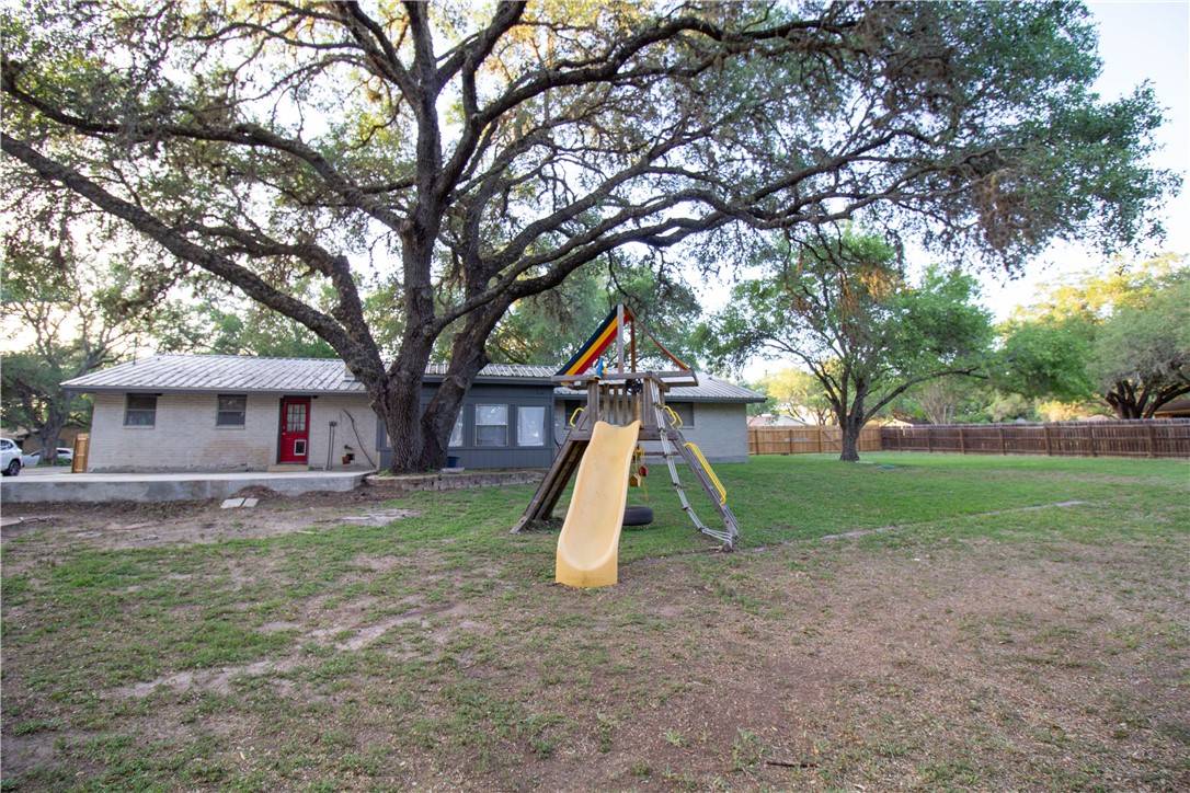 Beeville, TX 78102,33 Encino Loma