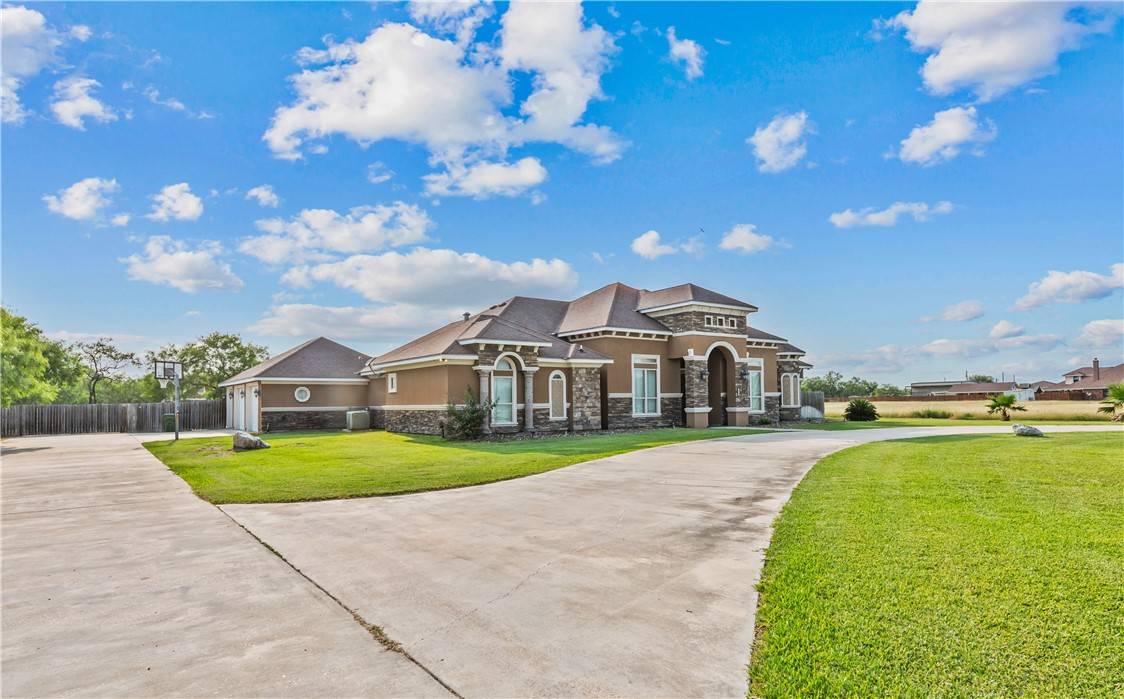 Alice, TX 78332,221 Deer Meadows DR