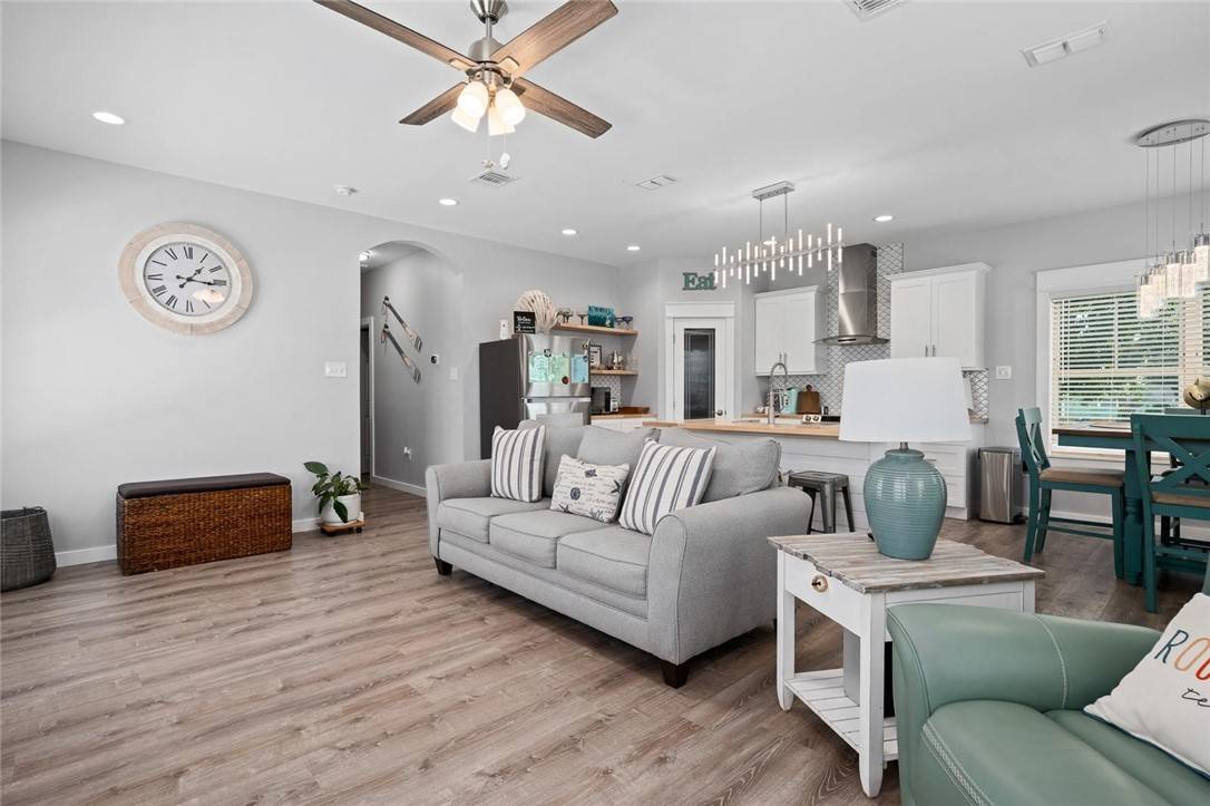 Rockport, TX 78382,120 E Cornwall ST