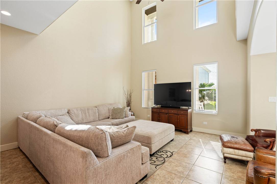 Rockport, TX 78382,107 Frontenac LN