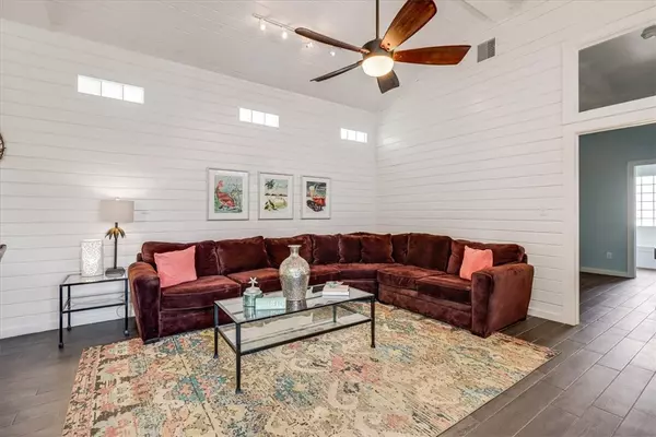 Port Aransas, TX 78373,2212 State Highway 361 #201