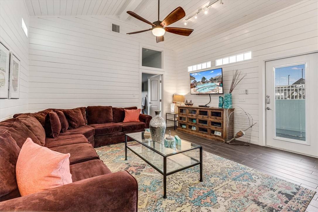 Port Aransas, TX 78373,2212 Hwy 361 #201