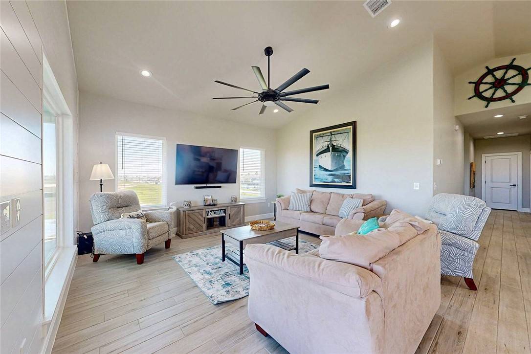 Port Aransas, TX 78373,1212 Ross AVE