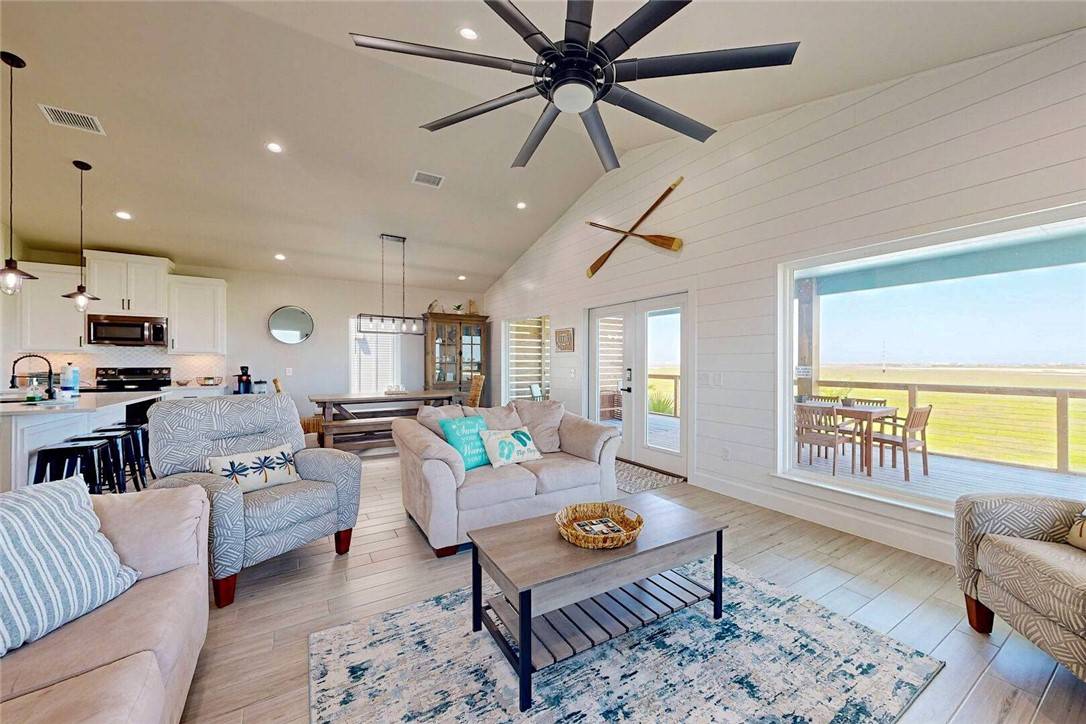 Port Aransas, TX 78373,1212 Ross AVE