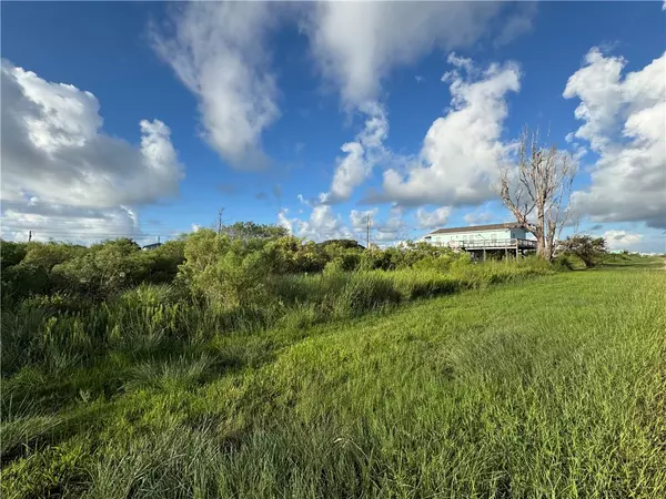 Rockport, TX 78382,311 & 312 W Misty Oak