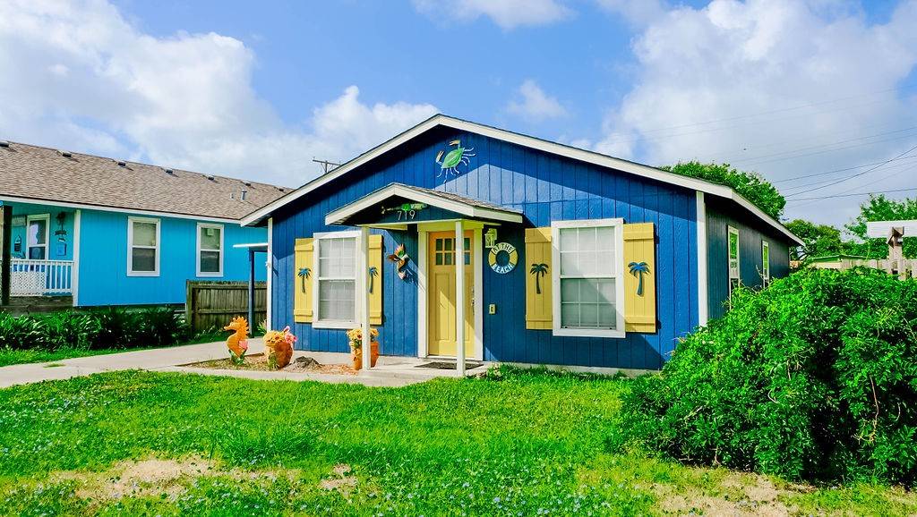Rockport, TX 78382,719 E King ST