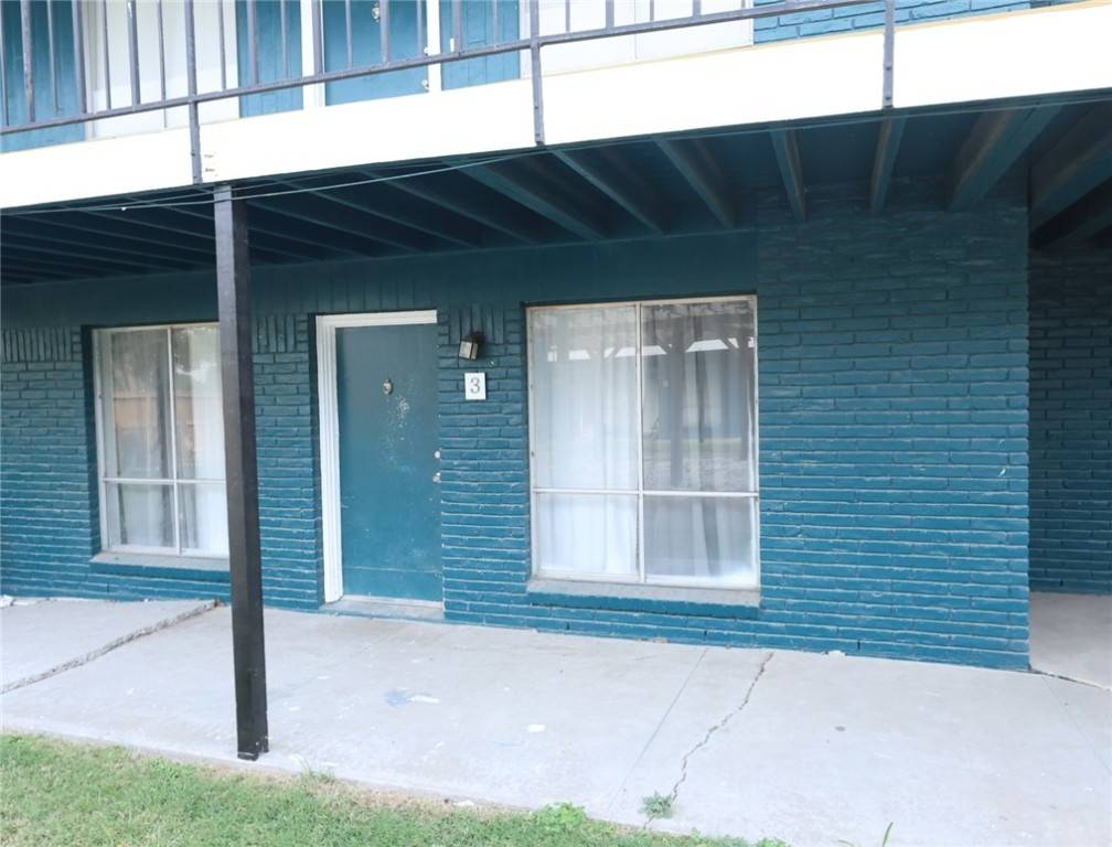 Corpus Christi, TX 78411,3249 S S Staples ST