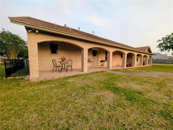 2745 Debra LN, Corpus Christi, TX 78418