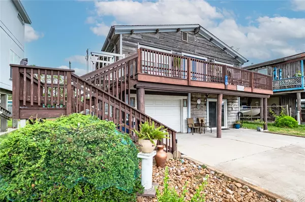 205 S 2nd ST, Rockport, TX 78382