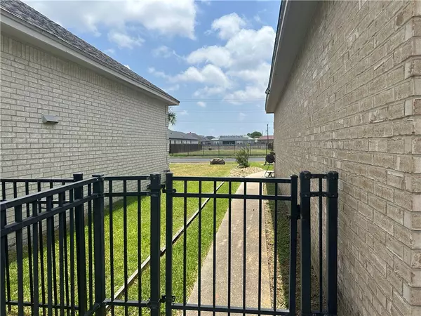 Corpus Christi, TX 78414,6333 Oso Pkwy