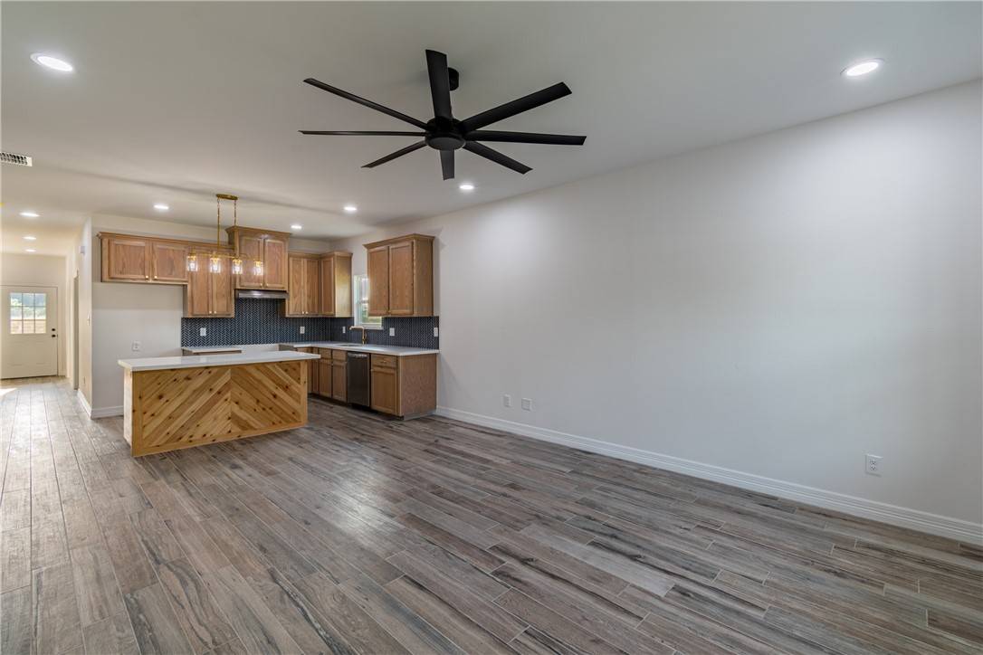 Alice, TX 78332,1055 N King ST