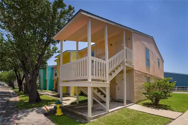 6702 Everhart #I-105, Corpus Christi, TX 78413