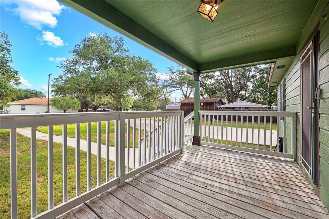 Sinton, TX 78387,113 W Welder ST