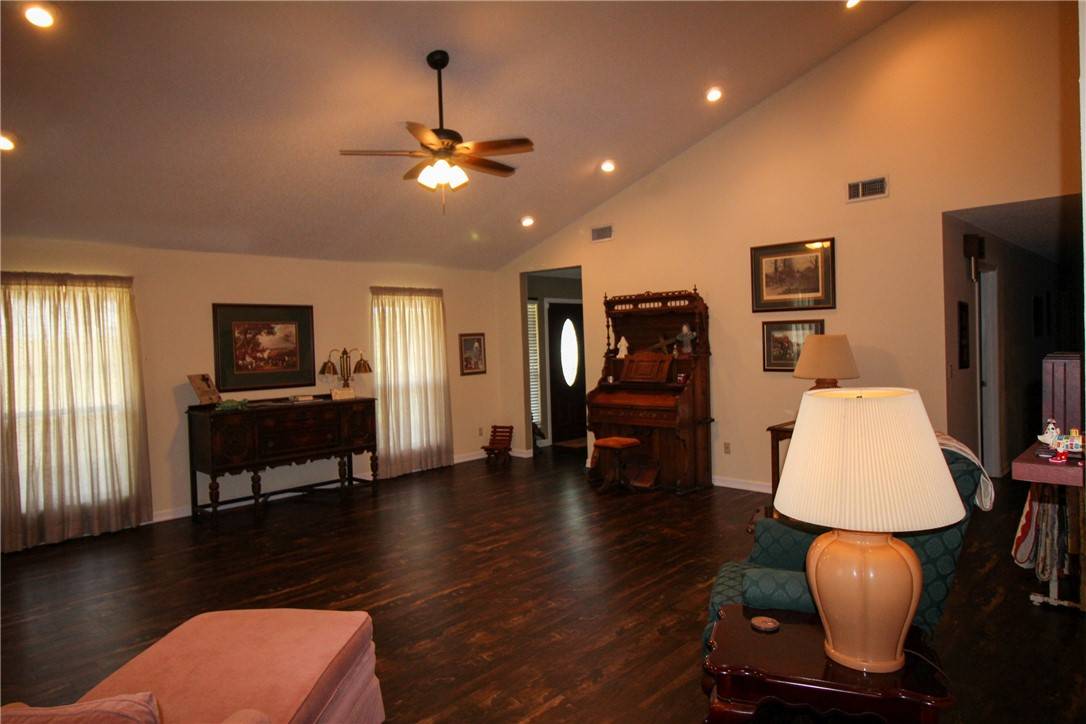 Three Rivers, TX 78071,389 CR 401