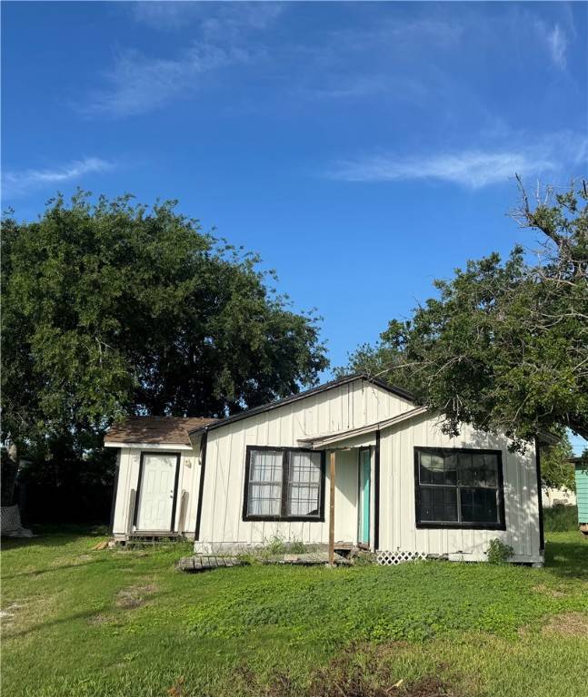 123 Lerdo ST, Taft, TX 78390