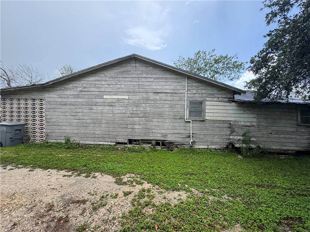 Mathis, TX 78368,120 S Orange ST