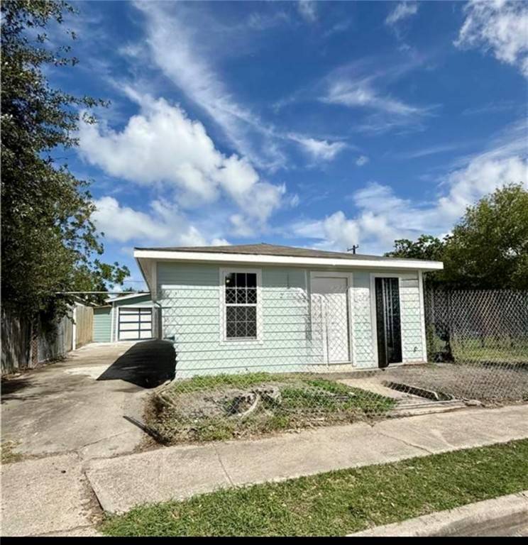 2838 Greenwood DR, Corpus Christi, TX 78405