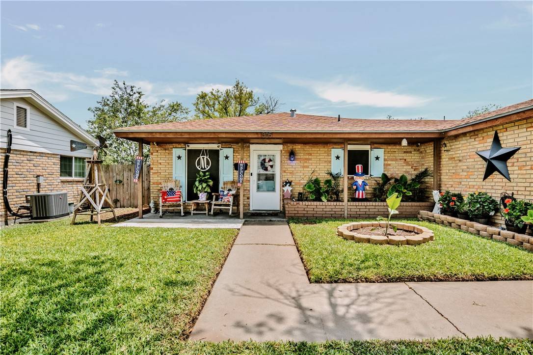 Kingsville, TX 78363,305 Birchwood DR