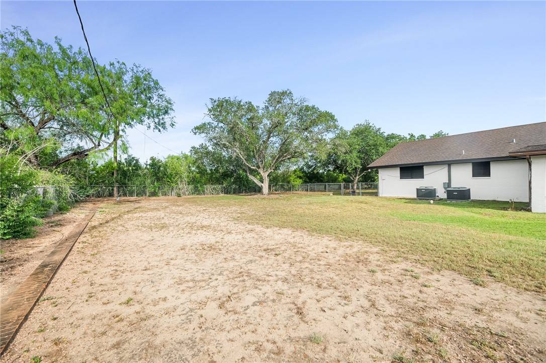 Three Rivers, TX 78071,1406 Highway 72