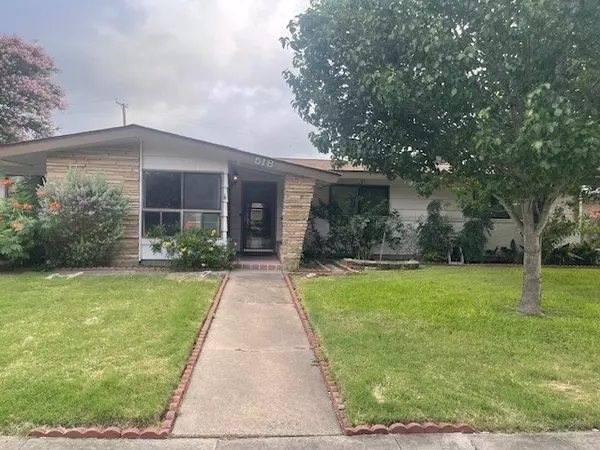 518 Dolphin PL, Corpus Christi, TX 78411