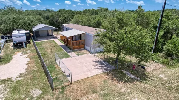 1008 N Fuqua ST, Rockport, TX 78382