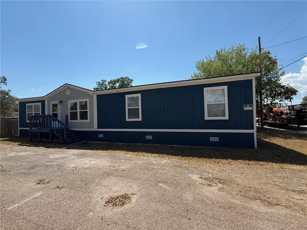 806 Wood Ave, Woodsboro, TX 78393