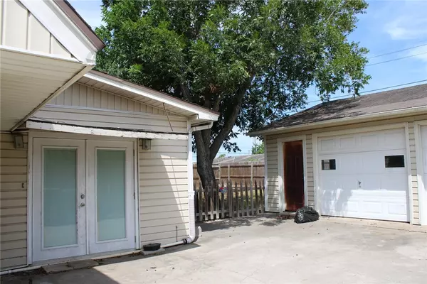 Corpus Christi, TX 78412,1306 Aswan DR